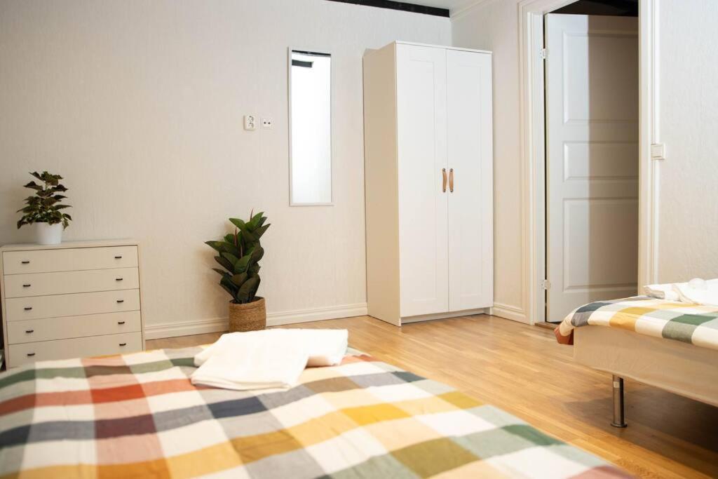 Historical Malt Factory Apartment, 6 Bedrooms, Sleeps 12 , Hot Tub Helsingborg Extérieur photo