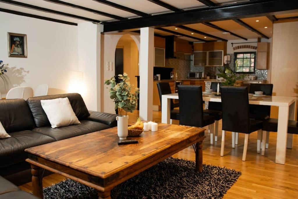 Historical Malt Factory Apartment, 6 Bedrooms, Sleeps 12 , Hot Tub Helsingborg Extérieur photo